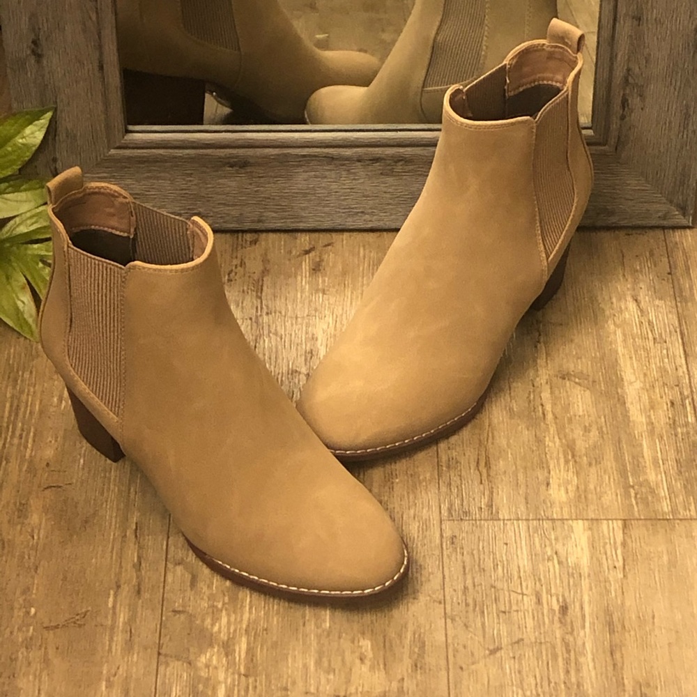 😍 NEW Taupe Ankle Slip On Boots 😍